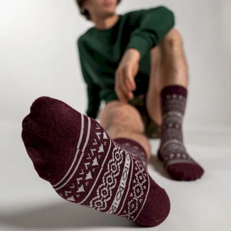 CHAUSSETTES NOËL JACQUARD BORDEAUX EN COTON PEIGNÉ Taille 41-46